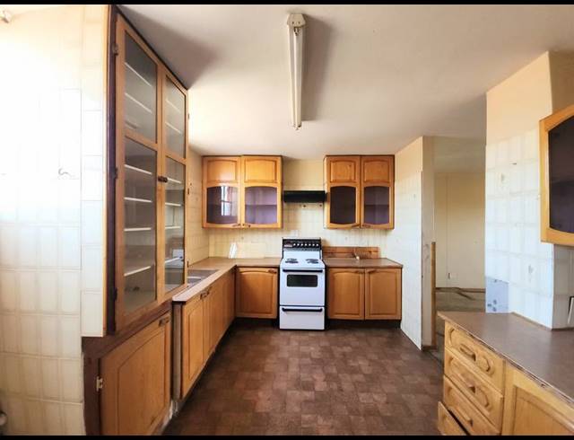 3 BEDROOM APARTMENT FOR SALE IN SINOVILLE